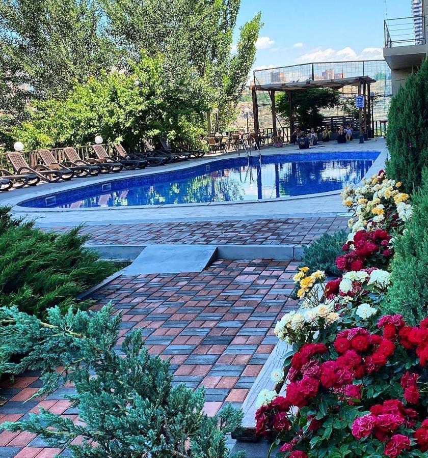 Olympia Garden Hotel Yerevan Exterior photo