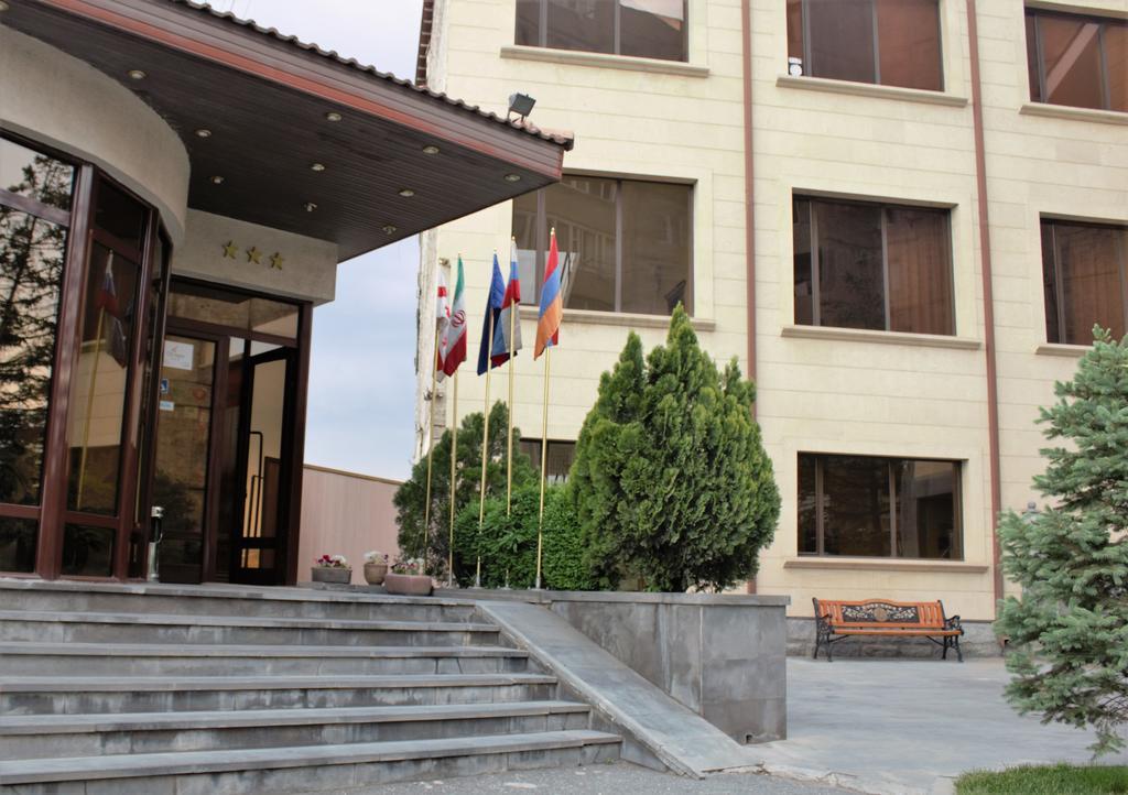 Olympia Garden Hotel Yerevan Exterior photo